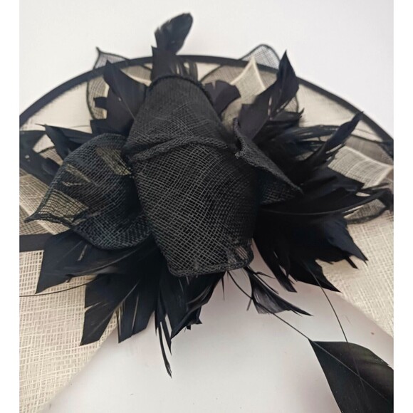 New Fascinator Clip On Hat Woven Straw Ivory/Blk Bow w Feathers O/S - Picture 6 of 8